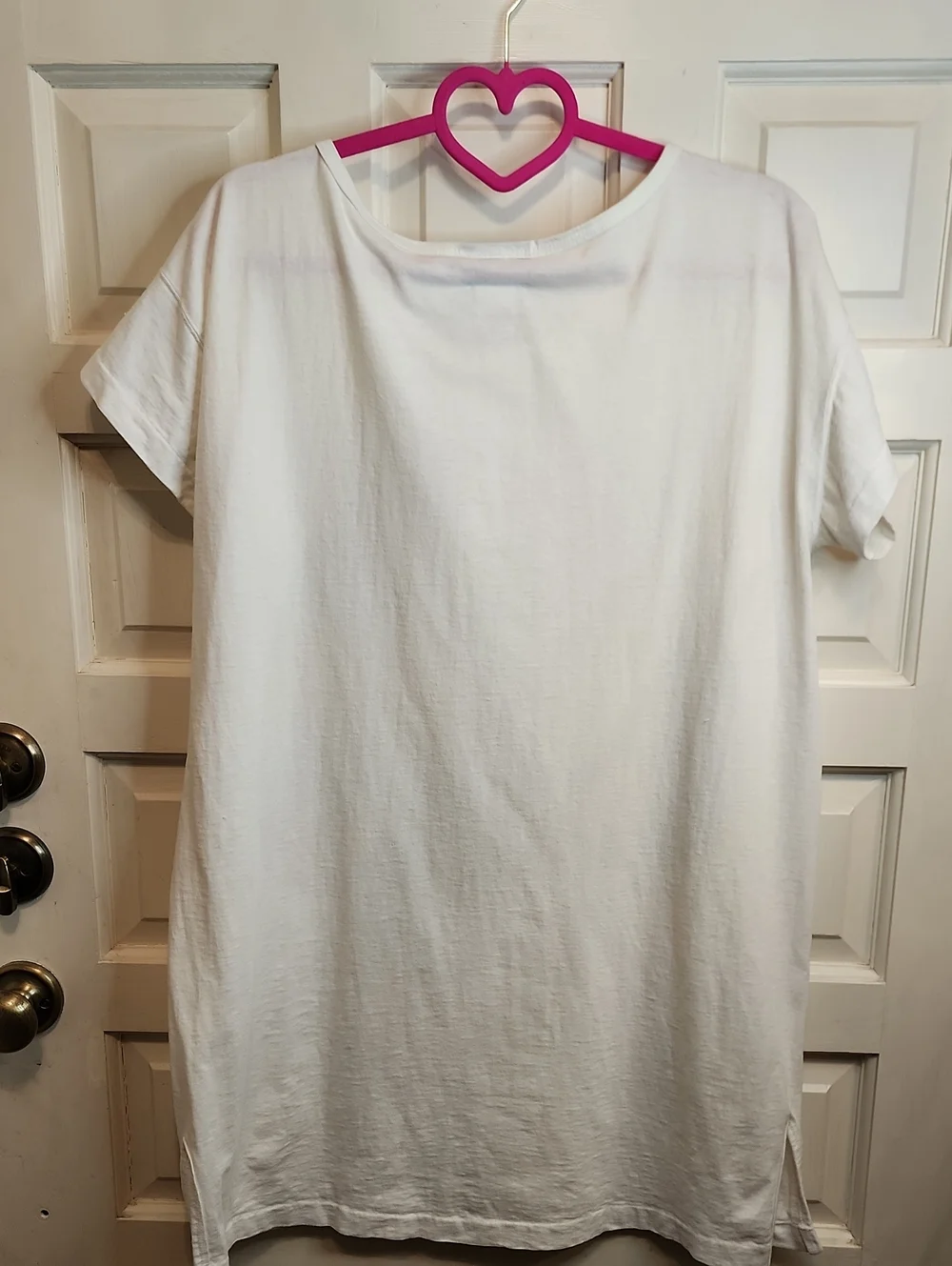 LAUREL BURCH White Cat Graphic Pet T-Shirt with Colorful Cats